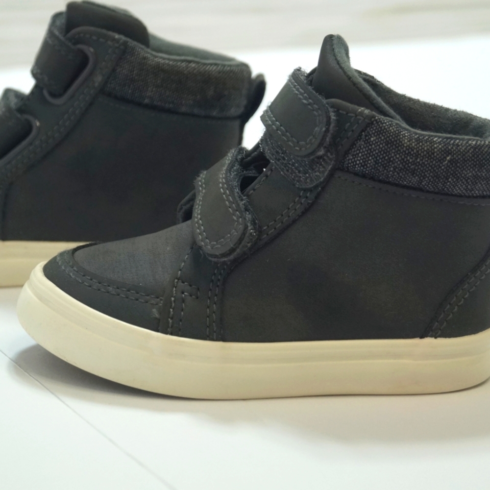 Used grey cat and jack toddler sneakers